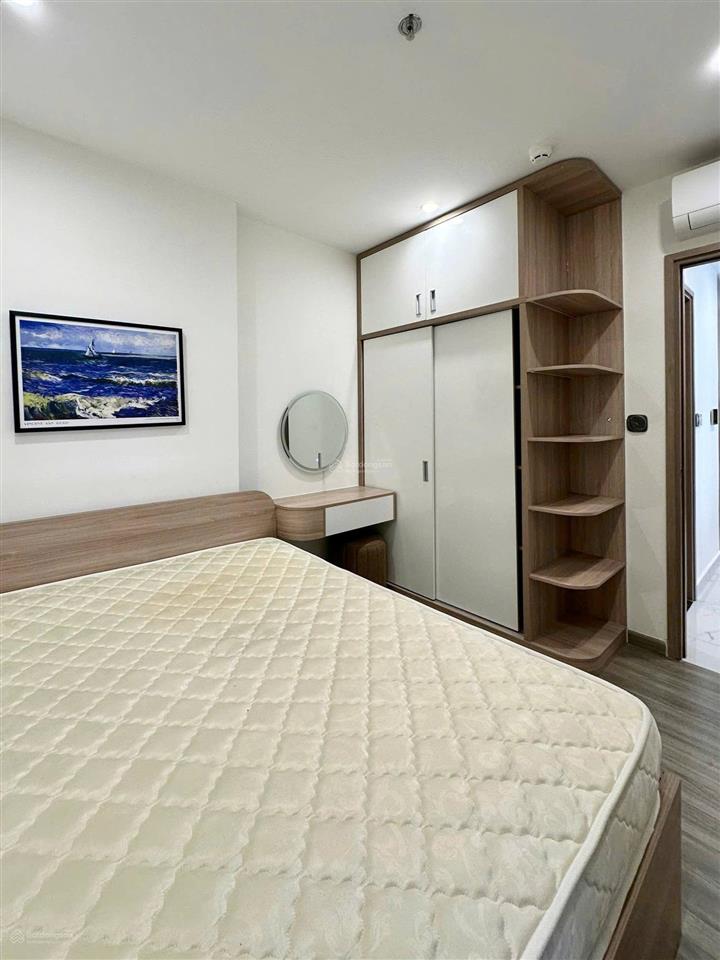 Chủ ngộp cần bán nhanh ch urban green giá 2 tỷ 55 sổ cầm tay, 2pn 2wc, dt 65m2, tặng lại nội thất