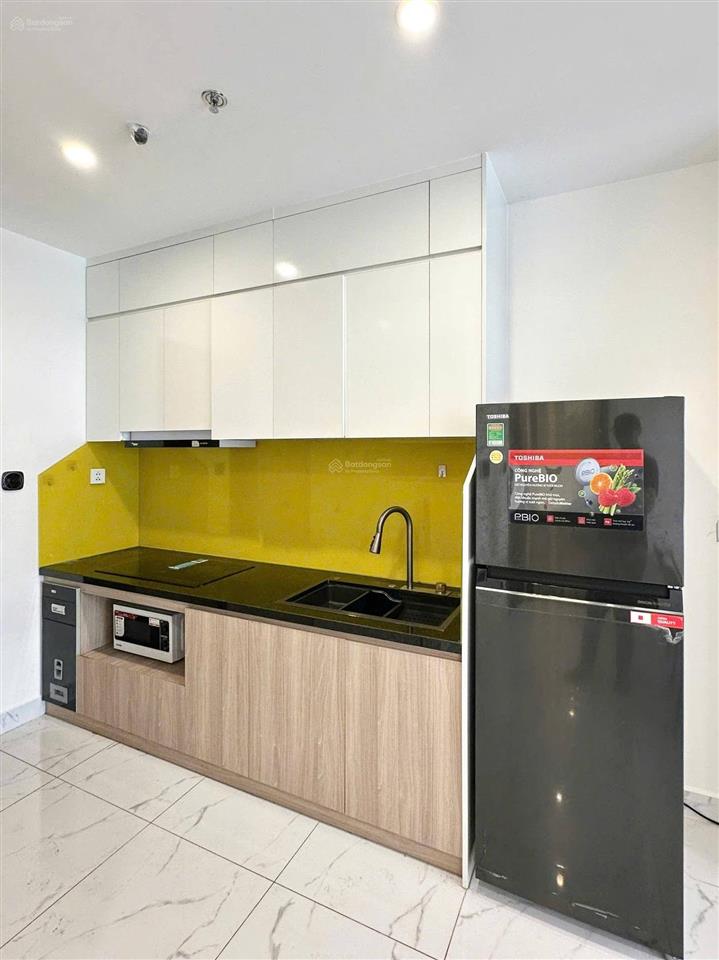 Chủ ngộp cần bán nhanh ch urban green giá 2 tỷ 55 sổ cầm tay, 2pn 2wc, dt 65m2, tặng lại nội thất