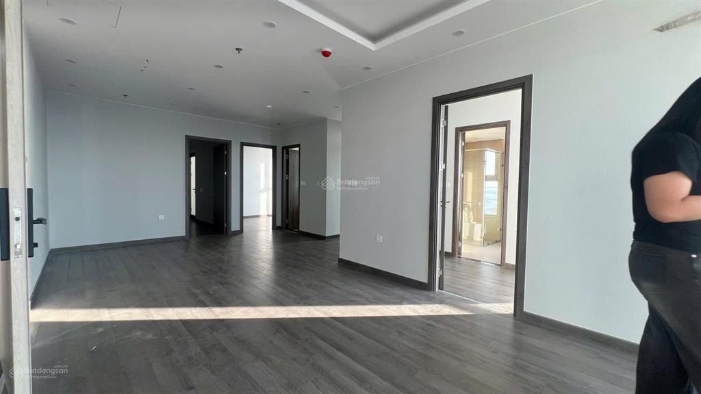 Bán nhanh căn 2n+1 ruby hạ long toà b 2,1tỷ (full giá). tầng cao, view phố.  0886 789 ***