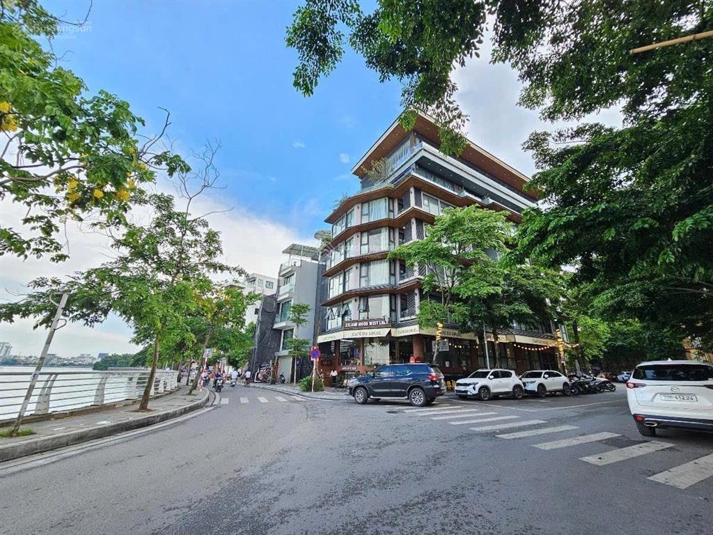 Đất  vị trí kim cương  phố xuân la, 70m2  view công viên và cạnh hồ tây  vỉa hè 6m