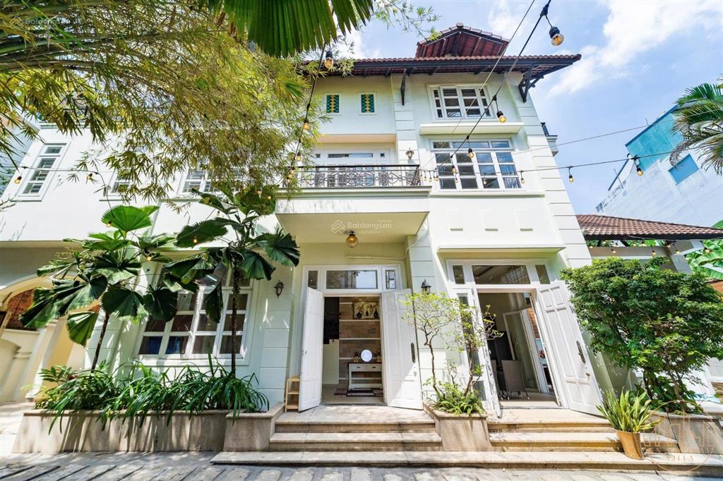 Cho thuê villa cao cấp 7 phòng ngủ hồ bơi riêng, quận 2