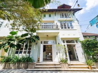 Cho thuê villa cao cấp 7 phòng ngủ hồ bơi riêng, quận 2