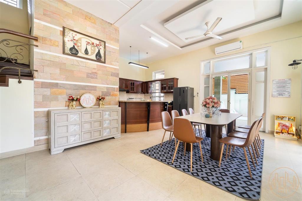 Cho thuê villa cao cấp 7 phòng ngủ hồ bơi riêng, quận 2