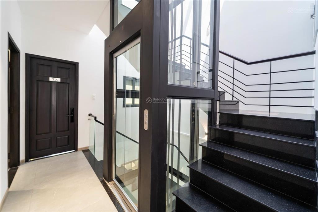 Linh cho thuê ngắn dài hạn villa 6 phòng ngủ quận 7