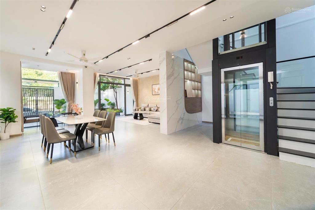 Linh cho thuê ngắn dài hạn villa 6 phòng ngủ quận 7