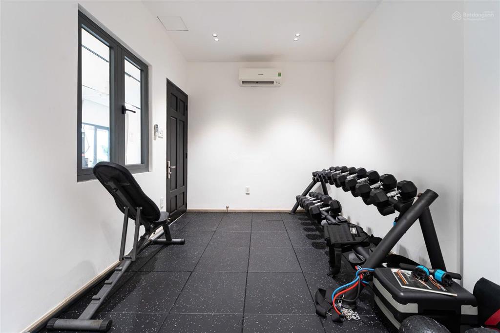 Linh cho thuê ngắn dài hạn villa 6 phòng ngủ quận 7