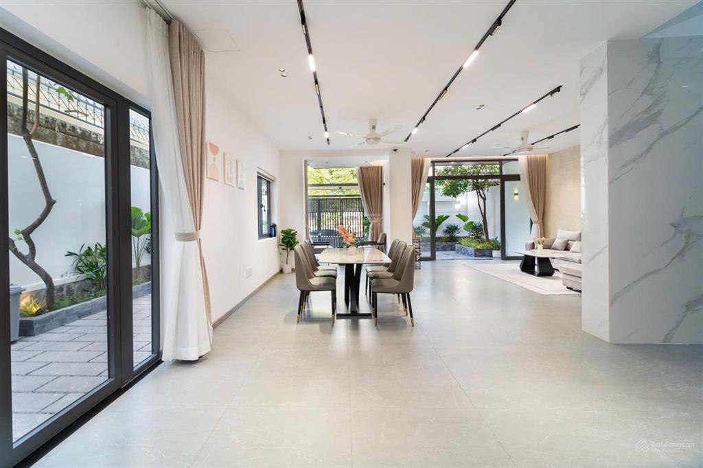 Linh cho thuê ngắn dài hạn villa 6 phòng ngủ quận 7