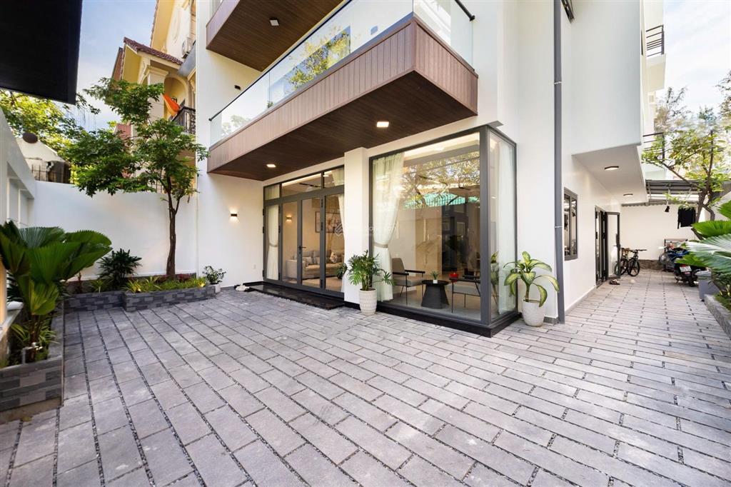 Linh cho thuê ngắn dài hạn villa 6 phòng ngủ quận 7