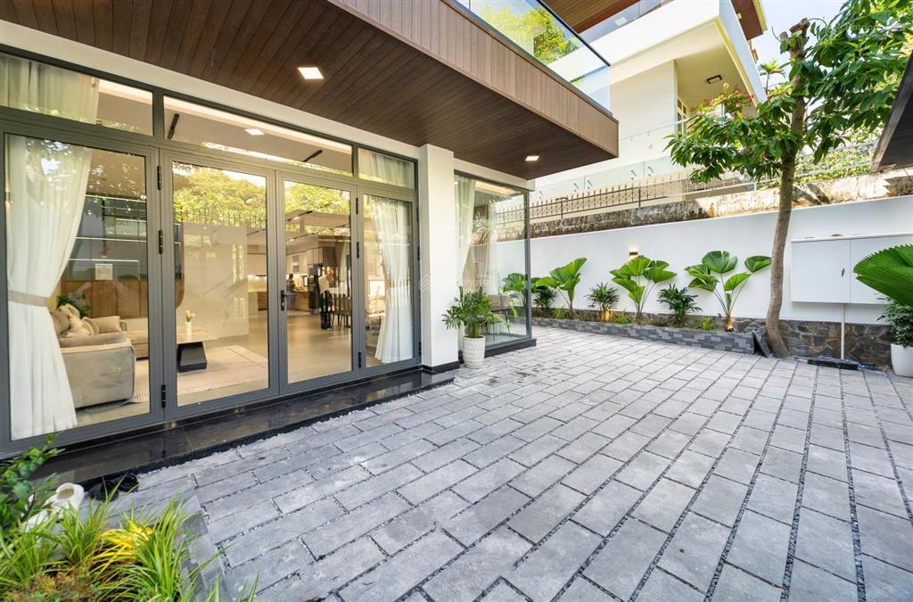 Linh cho thuê ngắn dài hạn villa 6 phòng ngủ quận 7