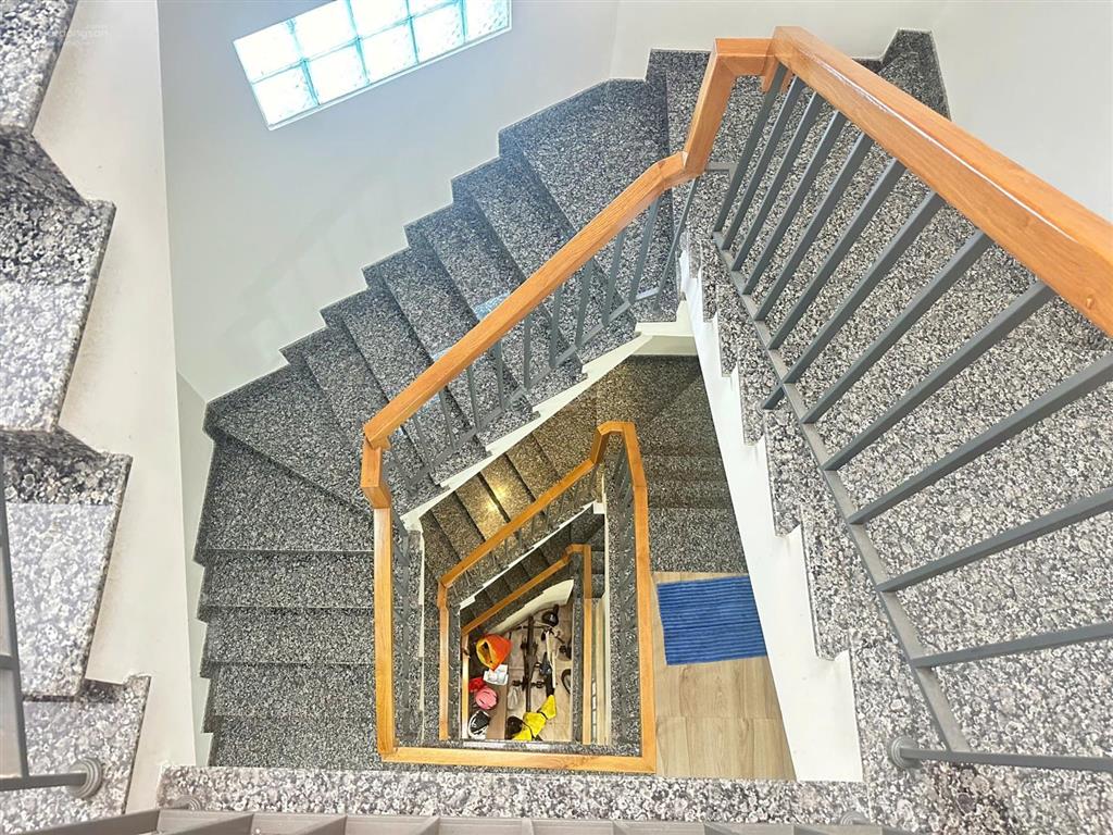 Ngộp bank nhà mặt tiền kinh doanh 5 tầng 110m2 sát phạm văn đồng, linh tây,tđ dtsd 334m2, hoàn công