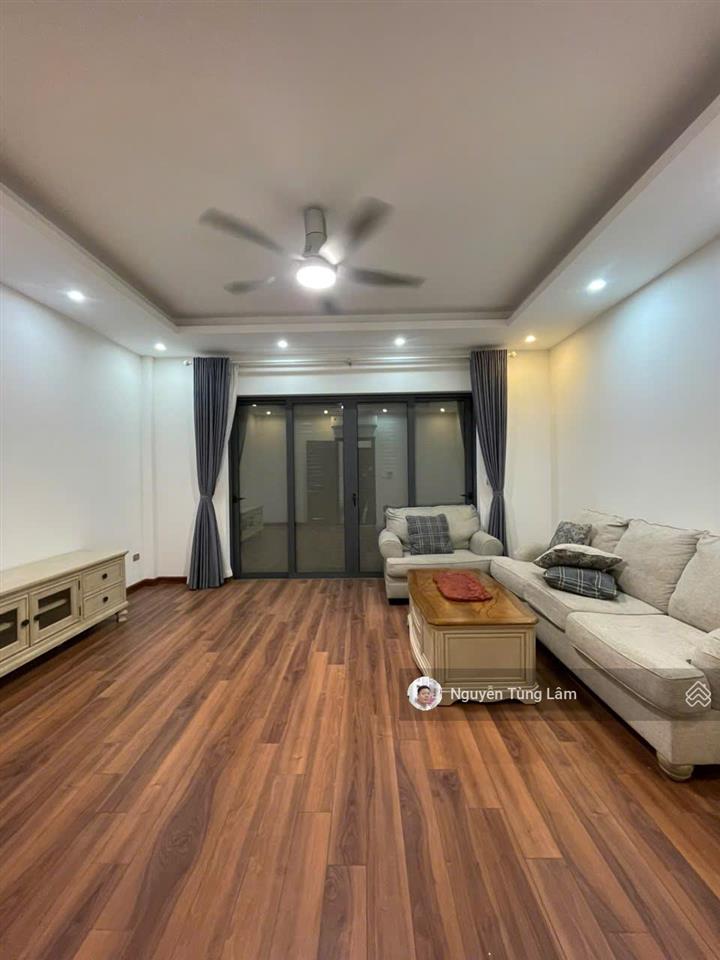Hiếm mặt phố nguyễn văn cừ 55m2 5 tầng vỉa hè 8m khoảng 30 tỷ