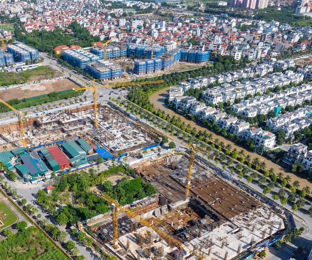 Bán căn 230m2 duplex 2 tầng view hồ nguyệt quế, có bể bơi và thang máy riêng trong nhà