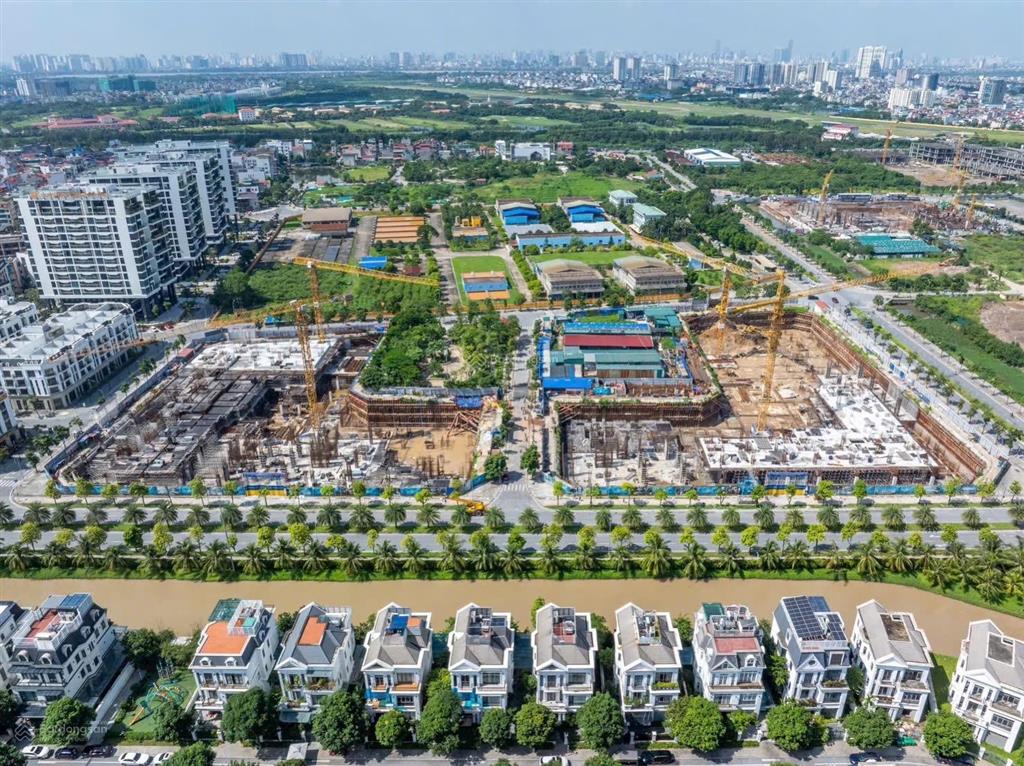 Bán căn 230m2 duplex 2 tầng view hồ nguyệt quế, có bể bơi và thang máy riêng trong nhà