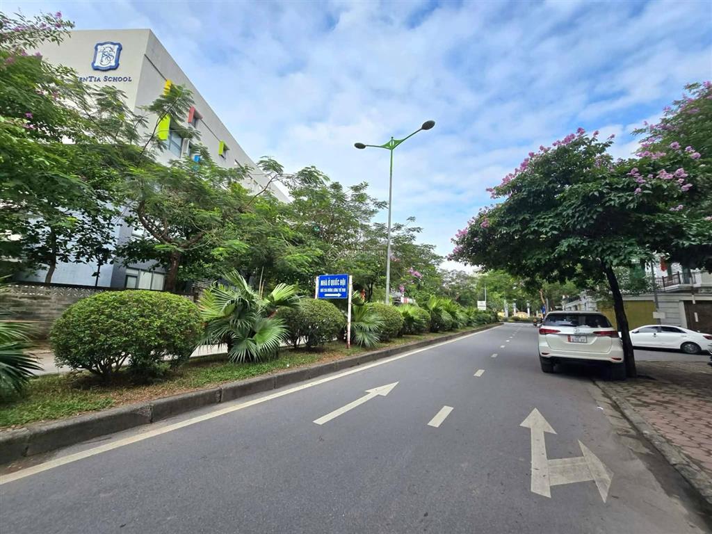 Hiếm! nhà ở quốc hội trung văn 80m²  6 tầng thang máy  gara ô tô  cách công viên 50m