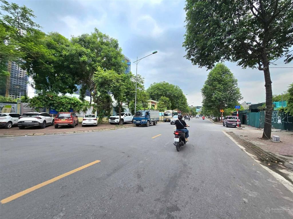 Hiếm  bán đất liền kề tây nam linh đàm  60m2  đường rộng ô tô tải tránh  chỉ 18.8 tỷ