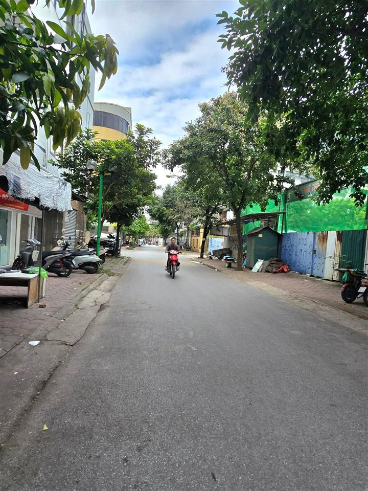 Liền kề dịch vụ tây nam linh đàm  60m  thang máy xịn  ô tô tránh  21 tỷ