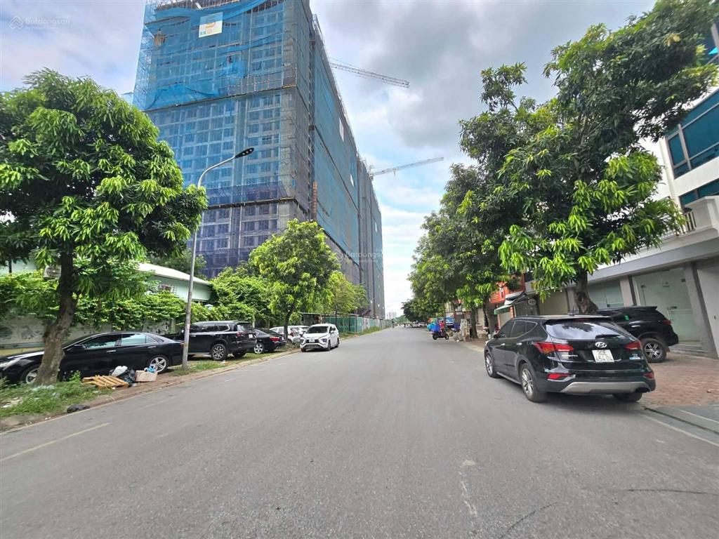 Liền kề dịch vụ tây nam linh đàm  60m  thang máy xịn  ô tô tránh  21 tỷ