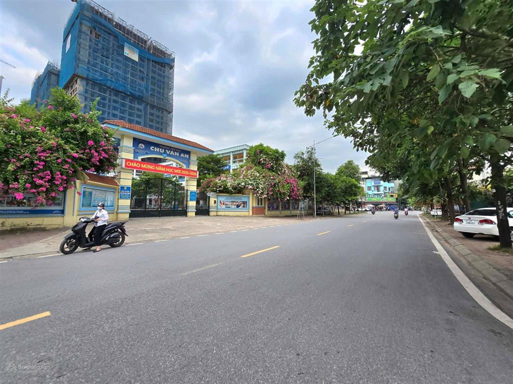 Liền kề dịch vụ tây nam linh đàm  60m  thang máy xịn  ô tô tránh  21 tỷ