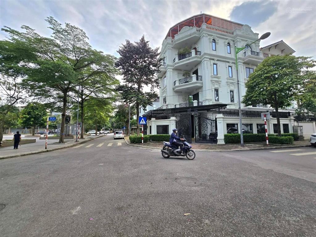 Biệt thự c37 bắc hà bca  155m  mt 9m  view vườn hoa  gara  55.6 tỷ