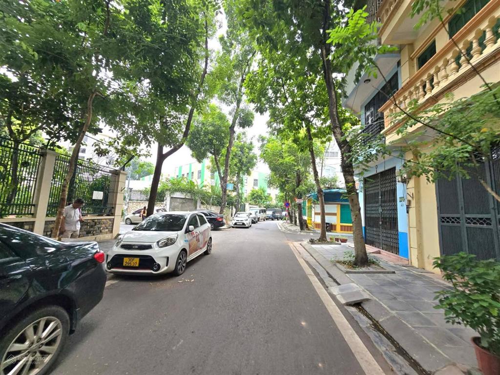 Phân lô kđt định công  70m  mt 4.5m  ô tô tránh  vỉa hè 2 bên  thang máy  gara  kinh doanh