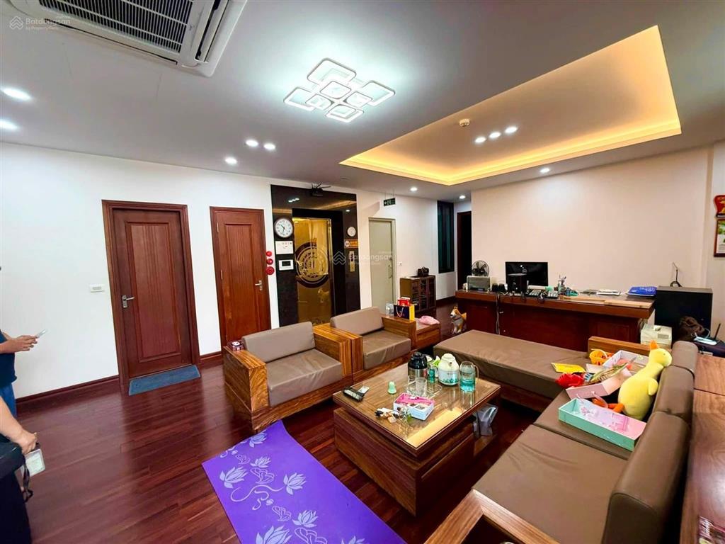 Tòa văn phòng 9 tầng mặt tiền 8,8m khu phân lô ô tô tránh view hồ điều hòa
