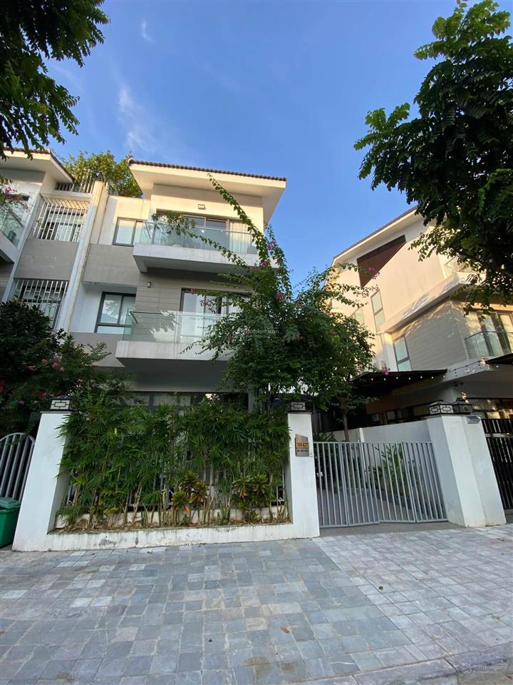 **biệt thự dương nội 200m  mt 10m  đường 10m  3 mặt thoáng  sân vườn  27.5 tỷ**