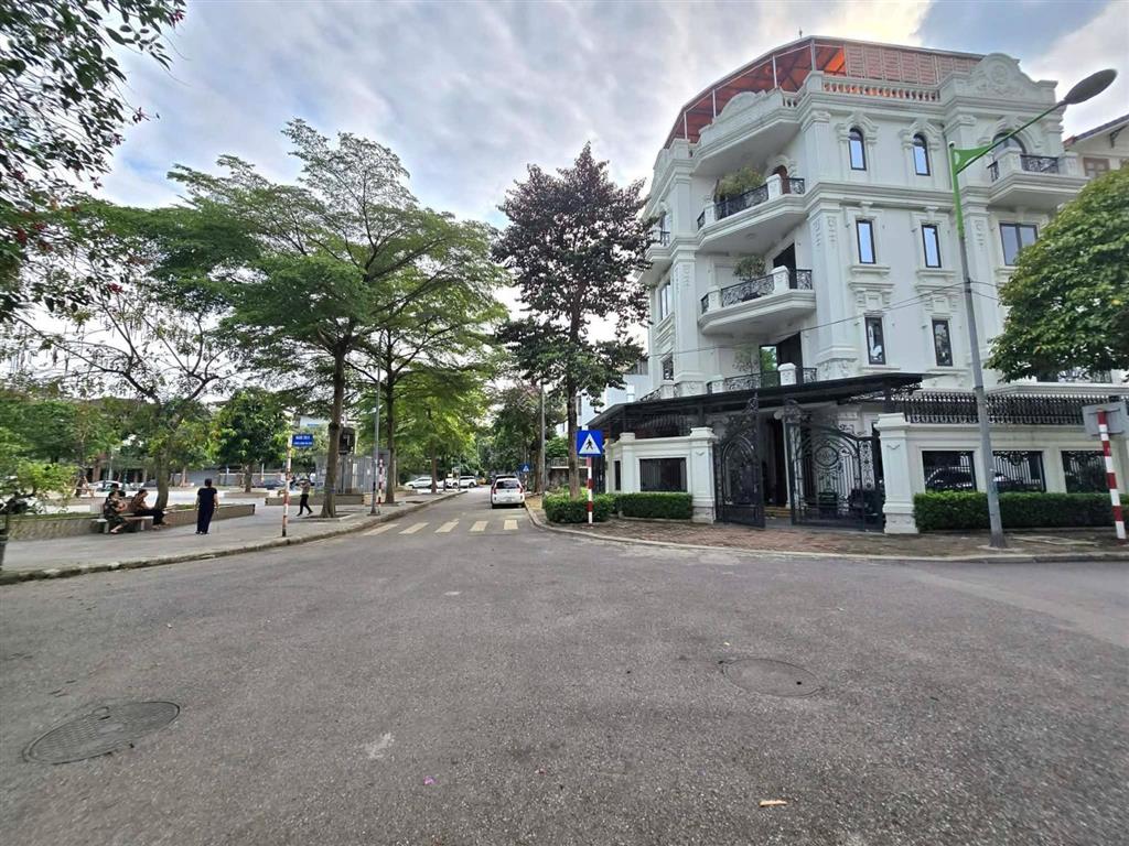 Bán biệt thự c37 bắc hà bca  view vườn hoa  150m  giá 53.5 tỷ