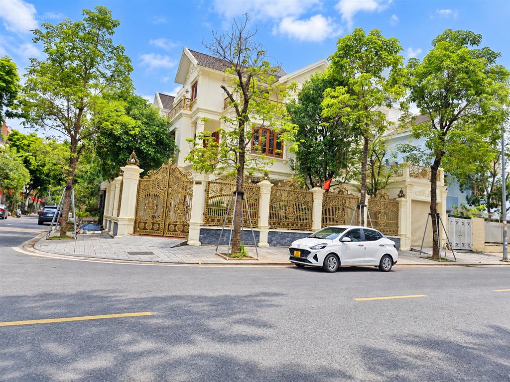 Bán biệt thự lô góc linh đàm 236m mt 28m 5 tầng thang máy 62.5 tỷ
