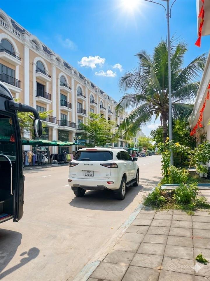 Trí đại [tổng kho chuyển nhượng] quỹ căn liền kề tuần châu, mặt cảng giá 5,x tỷ đủ mọi vị trí