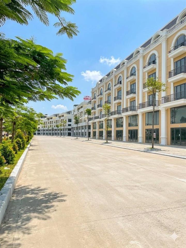 Cắt lỗ sâu, liền kề tuần châu, mặt cảng du thuyền, 108m2, 5 tầng, view vịnh, giá chỉ 4,9 tỷ