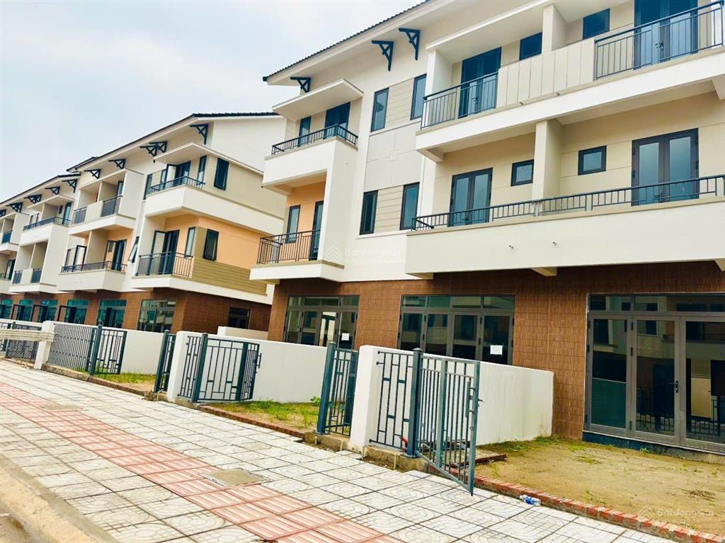 Bán căn nhà phố đang cho thuê 200 triệu 1 năm giá hàng gộp