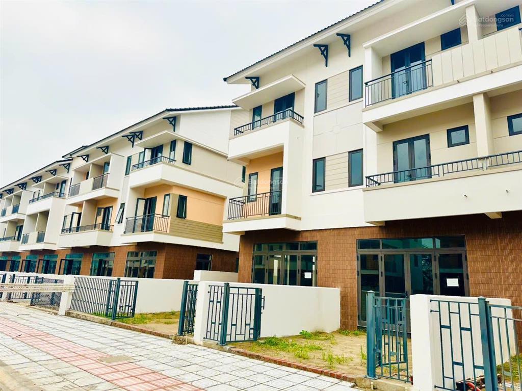Bán căn nhà phố đang cho thuê 200 triệu 1 năm giá hàng gộp