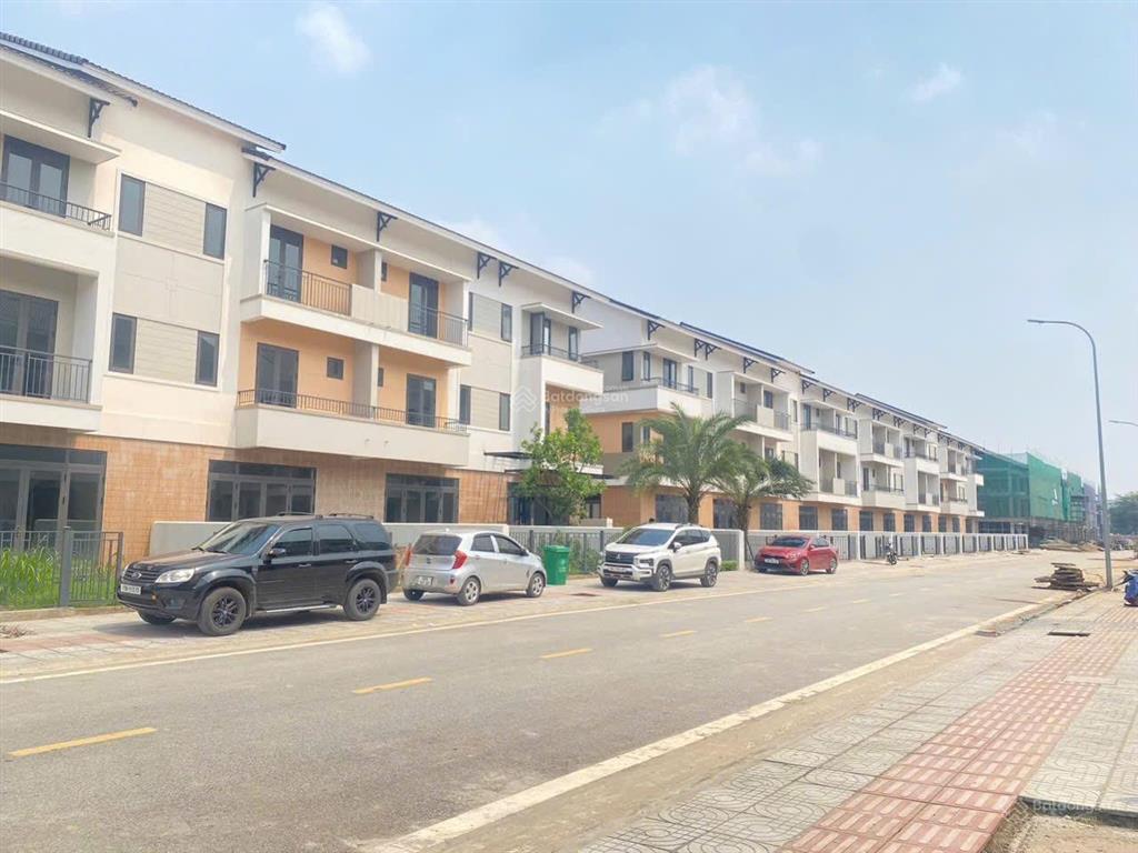 Bán căn nhà phố đang cho thuê 200 triệu 1 năm giá hàng gộp