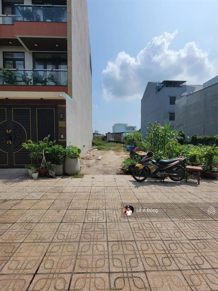 Mặt tiền kdc êm đềm dt 90m2 (5x18) vuông vức, full thổ, không lộ giới. đường thông 20m