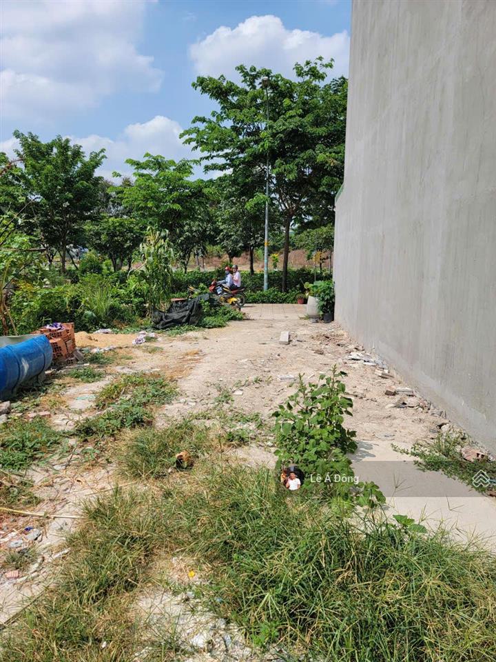 Mặt tiền kdc êm đềm dt 90m2 (5x18) vuông vức, full thổ, không lộ giới. đường thông 20m