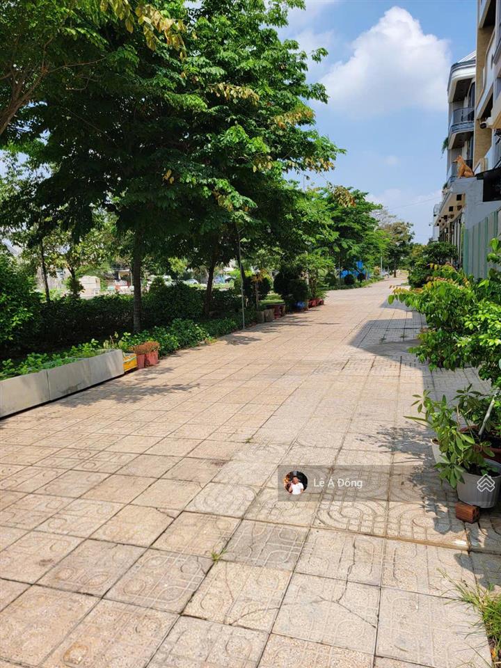 Mặt tiền kdc êm đềm dt 90m2 (5x18) vuông vức, full thổ, không lộ giới. đường thông 20m