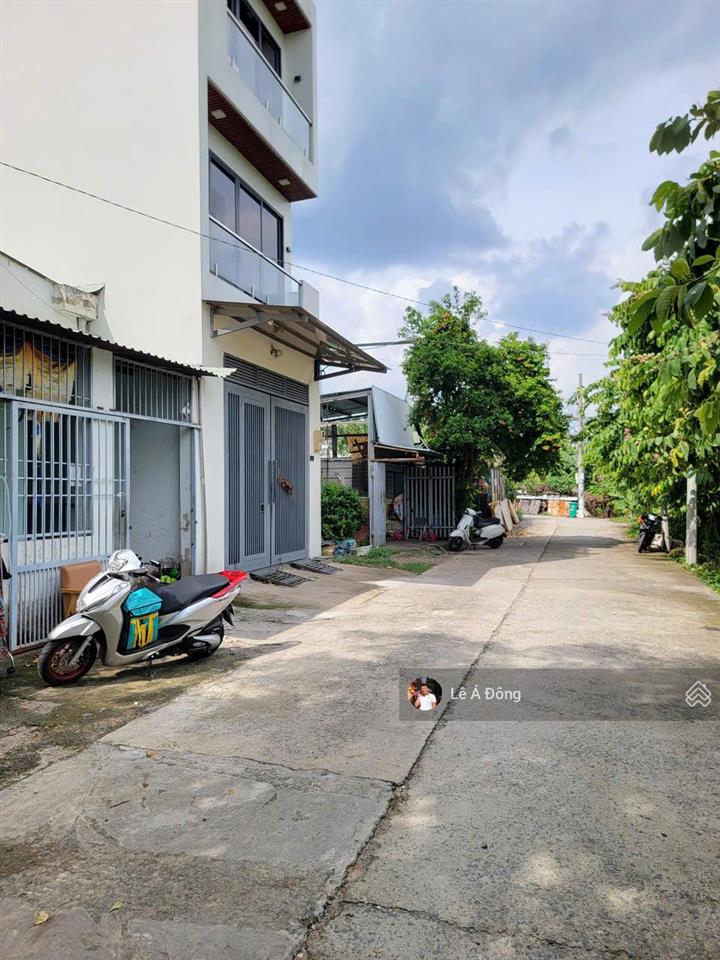 Mua là thắng. chốt là lời. nhà 4 phòng 72,2m2 full thổ cư, đang cho thuê 8tr/tháng. ngay vđ 2
