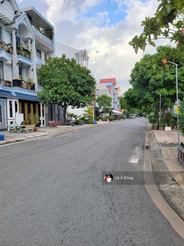 Đất mt kdc êm đềm p. linh xuân dt 90m2(5x18) vuông vức, full thổ. đường 20m, vỉa hè 2 bên