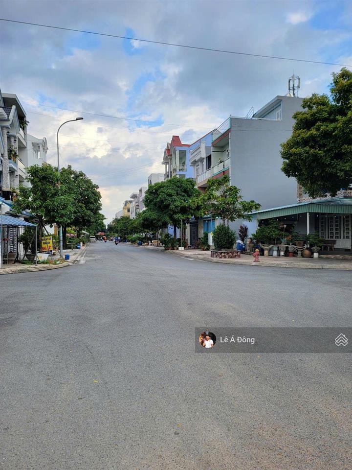 Đất mt kdc êm đềm p. linh xuân dt 90m2(5x18) vuông vức, full thổ. đường 20m, vỉa hè 2 bên