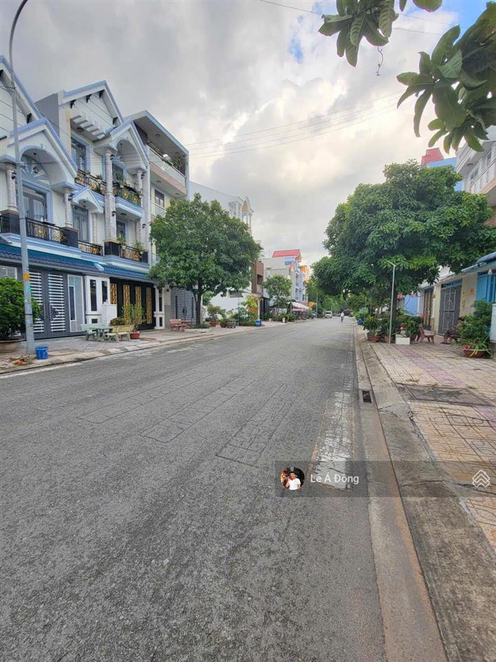 Đất mt kdc êm đềm p. linh xuân dt 90m2(5x18) vuông vức, full thổ. đường 20m, vỉa hè 2 bên