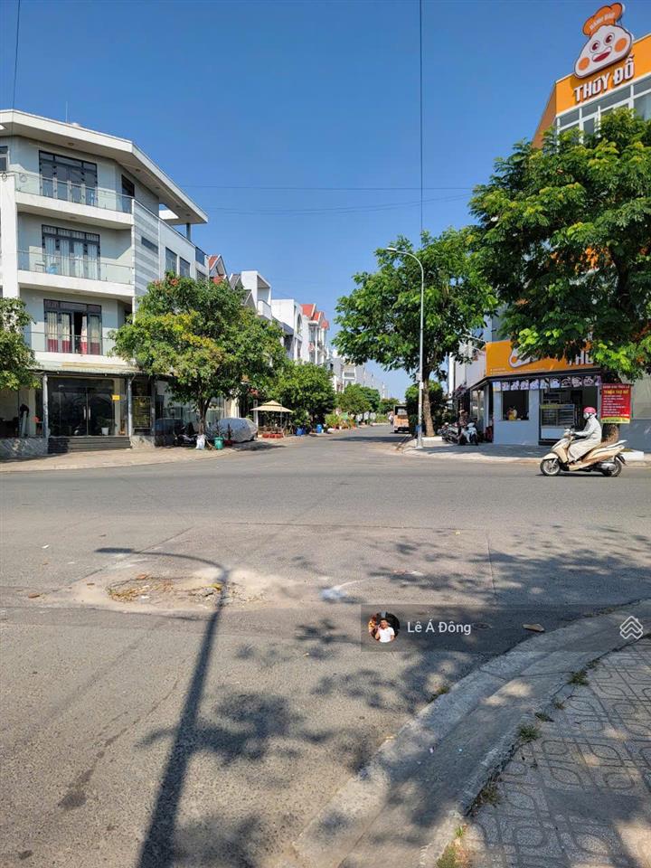 Đất mt kdc êm đềm p. linh xuân dt 90m2(5x18) vuông vức, full thổ. đường 20m, vỉa hè 2 bên
