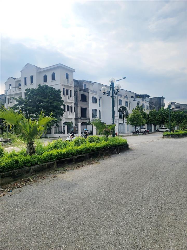 Bán căn nhà vườn 235m2 tại kđt nam an khánh  cơ hội vàng bắt đáy  mặt đường đôi 34m, giáp hồ lớn