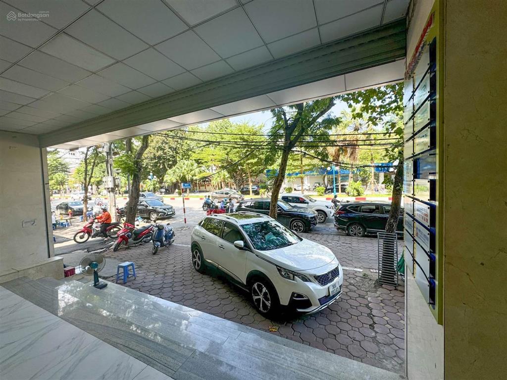 Nhà mặt phố hoàng quốc việt  126m2  6 tầng thang máy  vỉa hè 10m  văn phòng kinh doanh bất chấp