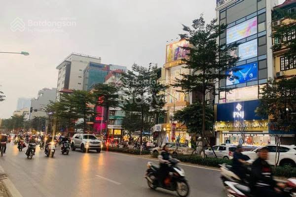 Nhà mặt phố hoàng quốc việt  126m2  6 tầng thang máy  vỉa hè 10m  văn phòng kinh doanh bất chấp