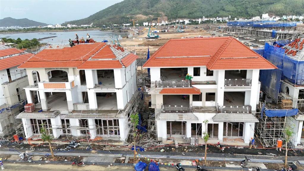 Hàng hot căn góc biệt đơn lập 240m2 view sông quán trường charmora city nha trang