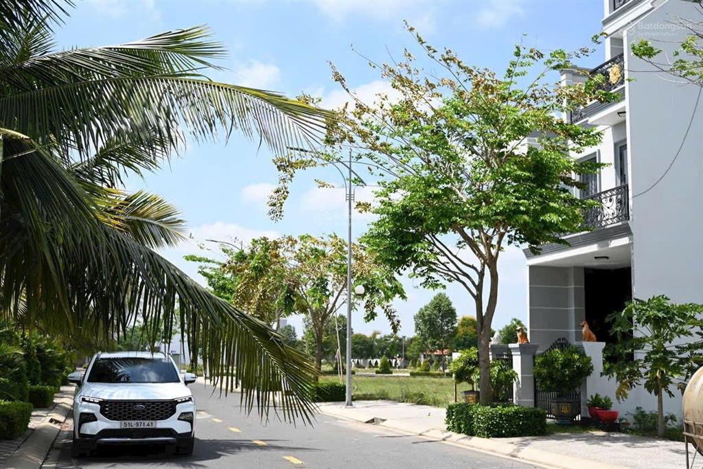 Bán lô đất nền thổ cư 100%, sổ sẵn sang tên công chứng liền tay. sát vách eco retreat