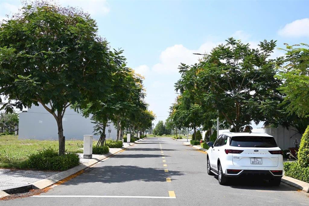 Bán lô đất nền thổ cư 100%, sổ sẵn sang tên công chứng liền tay. sát vách eco retreat