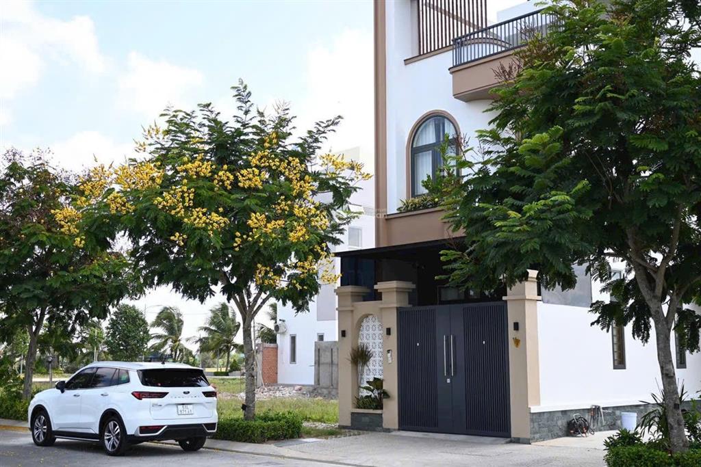 Bán lô đất nền thổ cư 100%, sổ sẵn sang tên công chứng liền tay. sát vách eco retreat