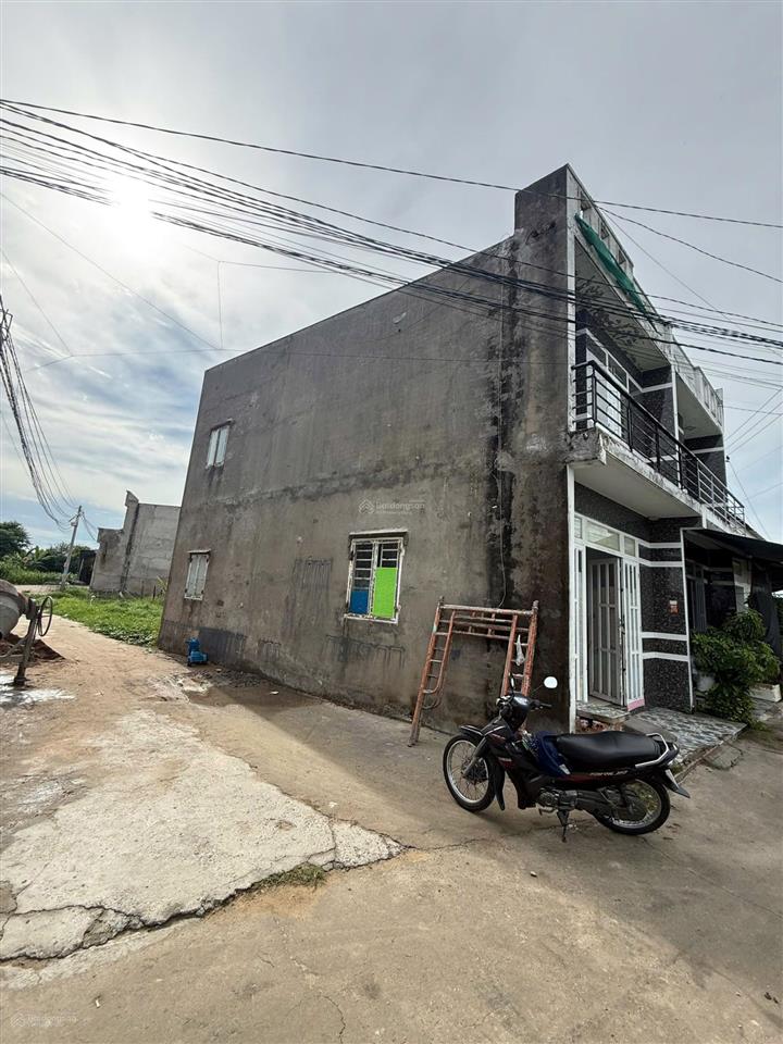 Bán nr tại ngã 3 mỹ hạnh, giá cắt lỗ 1,95 tỷ nhà 1 trệt 1 lầu 2pn 2wc