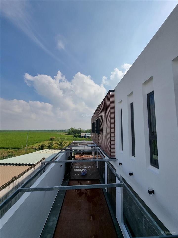Bán villa mặt tiền đt826c  villa hồ bơi, sân vườn